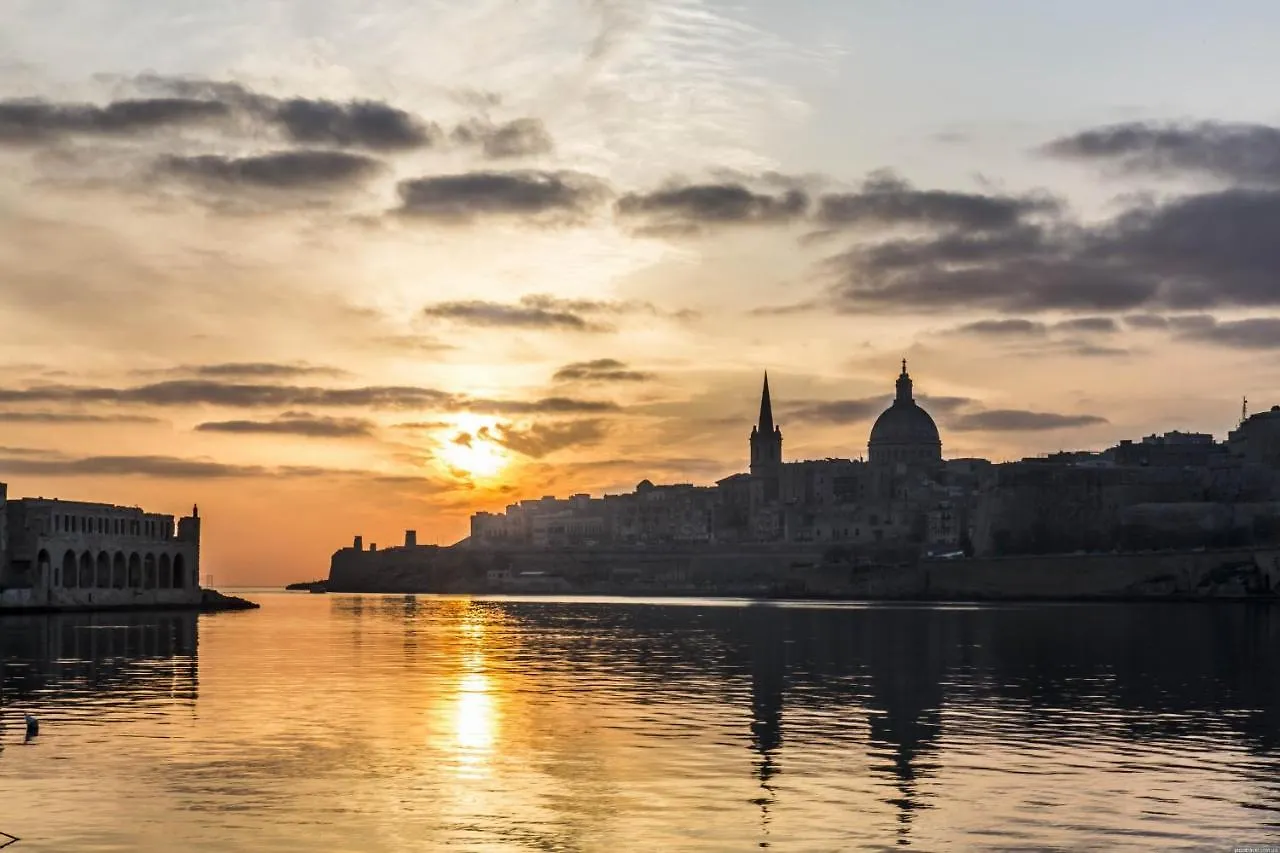 Seaview Apartment Top Location In Sliema Malta