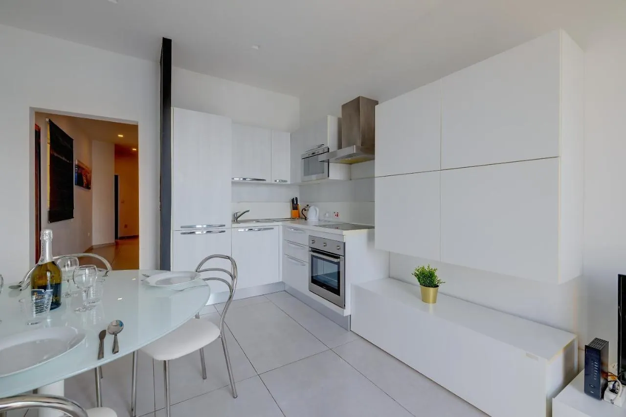 Seaview Apartment Top Location In Sliema