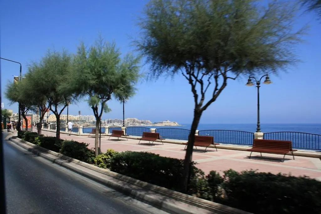 Seaview Apartment Top Location In Sliema